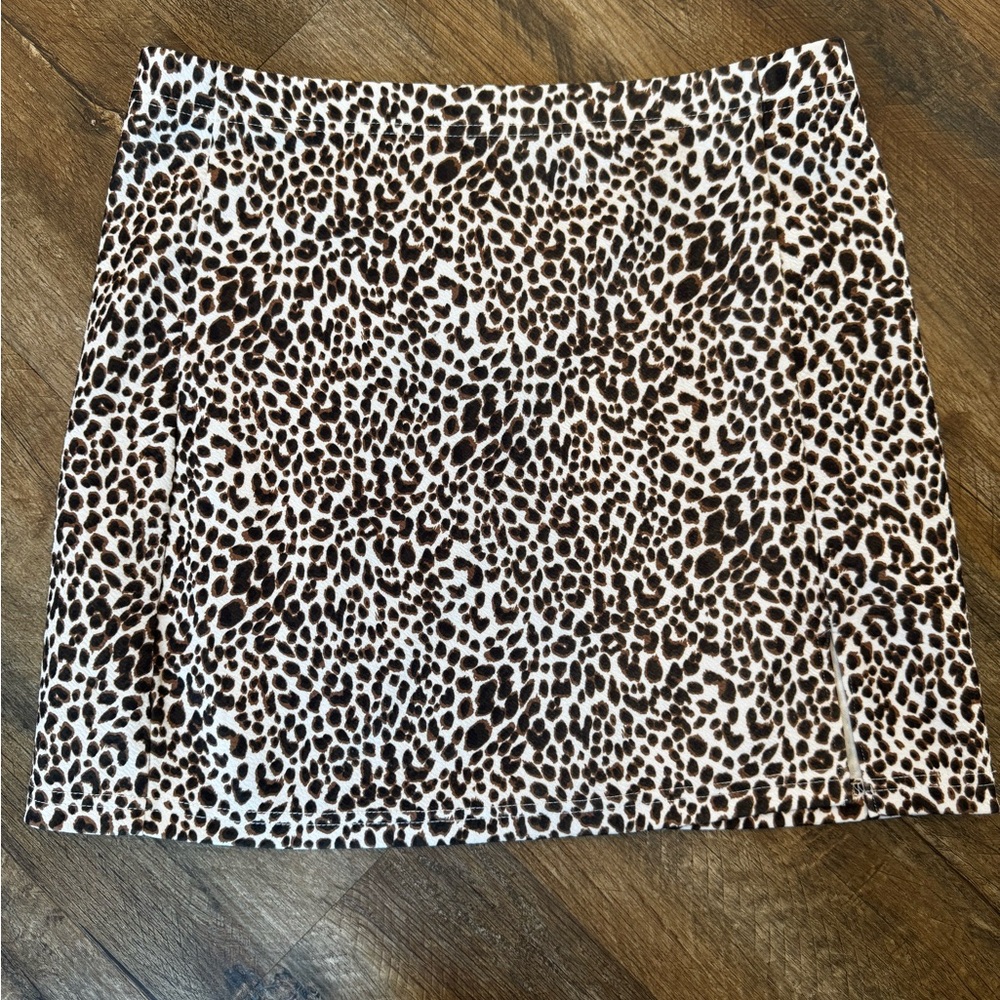Black and White Mini Pencil Skirt for Night Out